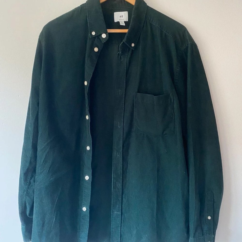 Size L smock in the color Ponderosa Pine in green